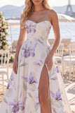 Fleur blanche violette Une robe de mariée de plage en traîne froncée avec fente
