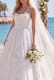 Robe de mariée de plage en flaque en dentelle blanche en dentelle A Line Sweep avec voiles
