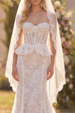 Robe de mariée bohème, corset en dentelle florale à volants et sirène à volants blancs