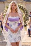 Robe de mariée courte moulante, bricolée en dentelle fleurie violette blanche et moulante, avec des voiles