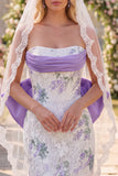 Robe de mariée courte moulante, bricolée en dentelle fleurie violette blanche et moulante, avec des voiles