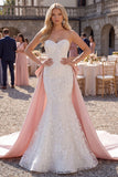 Robe de mariée blanche scintillante à motifs floraux sirène avec une cape