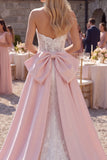 Robe de mariée blanche scintillante à motifs floraux sirène avec une cape