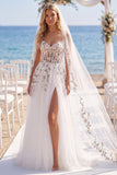 Tulle fleuri rose blanc : une robe de mariée corset brodée à lignes avec voiles