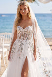 Tulle fleuri rose blanc : une robe de mariée corset brodée à lignes avec voiles