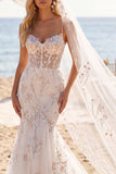 Robe de mariée en train en train à la fleur rose sirène avec voiles