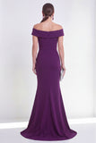 Robe formelle violette sirène froncée aux épaules dénudées, fendue
