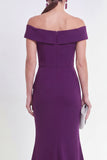 Robe formelle violette sirène froncée aux épaules dénudées, fendue