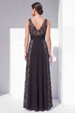 Robe formelle en dentelle noire à col en V