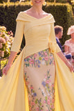 Robe longue longue de la mariée à motifs floraux jaunes et ronce à manches 3/4