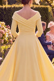 Robe longue longue de la mariée à motifs floraux jaunes et ronce à manches 3/4