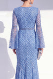 Robe longue de mère de la mariée bleu sirène à col rond perlé et manches longues