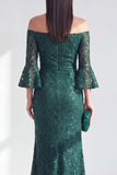 Longue robe de mère de la mariée en perles de sirène vert foncé sur l’épaule