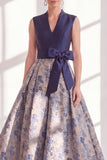 Robe longue marme de la mariée bleue à col en V à col en V avec un nœud