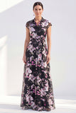 Robe blanche longue à fleurs en forme de maman de la mariée avec ceinture