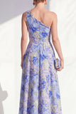 Longue robe de la mariée bleue à volants fleurie à volants sur une épaule avec fente
