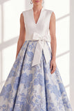 Robe longue longue de la mère de la mariée en ligne en V bleue avec nœud