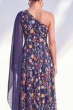 Robe longue longue de la mariée bleue à une épaule fleurie avec cape latérale