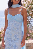 Robe midi fleurie midi appliquée à bretelles de sirène bleue avec écharpe à col