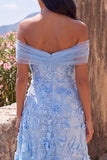 Robe maskini fleurie bleu décollé à épaule décollée avec des appliques