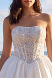 Corset À lignes A Strapless Strapless Corset Petite robe blanche avec nœud