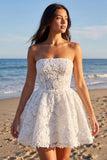 Robe blanche A Short en dentelle florale sans cercles