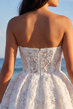 Robe blanche A Short en dentelle florale sans cercles