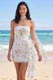 Petite robe blanche bodycon moulante à fleurs à volants sans bretelles