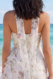Petite robe blanche bodycon moulante à fleurs à volants sans bretelles