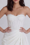 Petite robe blanche en dentelle bodycon corset sans bustier