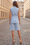Costumes féminins sans manches bleu clair en revers point, un bouton, avec ceinture