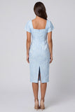 Robe de travail midi en brocart bleu ciel à col Suqare