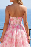 Corset sans bretelles Une robe de bal rose rose à la maison