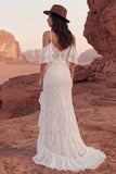 Robe de mariée bohème à volants en dentelle et ivoire à large épaule