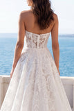 Robe de mariée en dentelle florale sans bretelles A Line