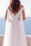 Robe longue de mariée ivoire froncée à épaules dénudées avec une écharpe