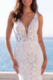 Robe de mariée bohème en dentelle en dentelle en V à col en V en ivoire de sirène