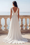 Robe de mariée en chiffon froncé en ivoire à décolleté en V avec une fente