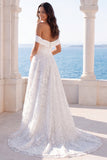 Robe de mariée en lade ivoire à épaules dénudées, traîne à balayage de lignes