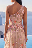 Robe maxi fleurie en A brodée en champagne à une épaule avec fente
