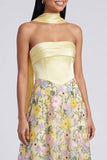 Robe Maxi fleurie jaune A Stripless avec écharpe