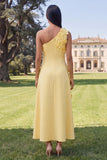 Robe midi fleurie jaune à une épaule en ligne A