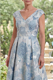 Robe de la mère de la mariée bleue à col en V bleue à col en V avec des manches courtes