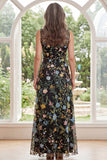 Longue robe de la mère de la mariée brodée en tulle noir ligne A à col en V