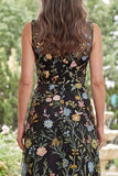 Longue robe de la mère de la mariée brodée en tulle noir ligne A à col en V