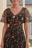 Robe longue de la mère de la mariée brodée en tulle noir à col en V