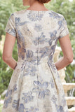 Robe longue de mère de la mariée à col rond Jacquard bleu poussiéreux à manches courtes