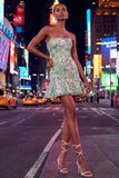 Robe de rentrée brodée en style body-moulant Sage Green Buster avec volants