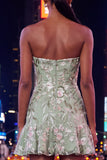 Robe de rentrée brodée en style body-moulant Sage Green Buster avec volants