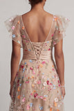 Robe pour mère de la mariée champagne en tulle ligne A bustier brodé fleurs ourlet asymétrique